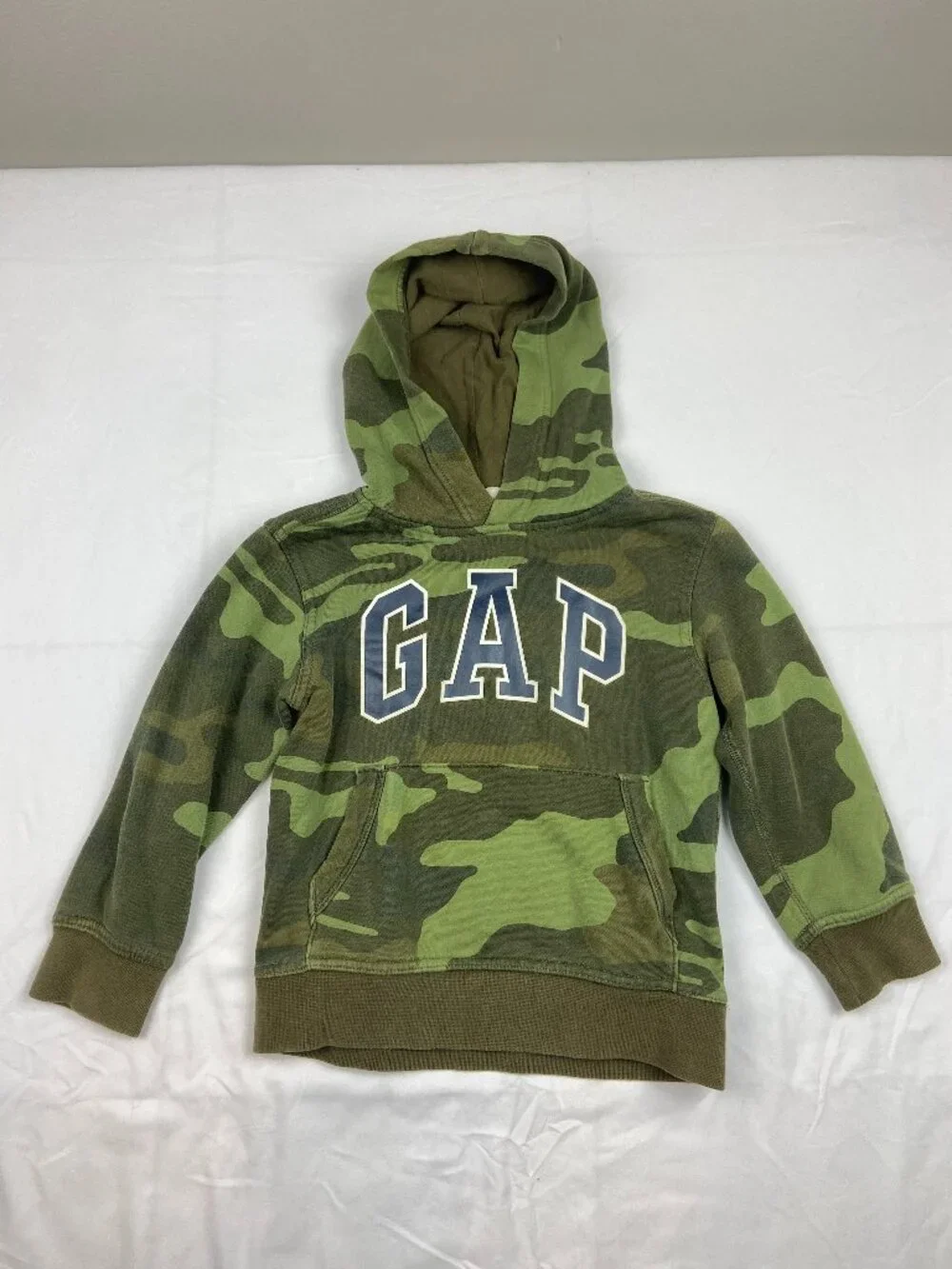 Gap Kids Green Camo Hoodie With Logo & Kangaroo Pocket Size XS (4-5)